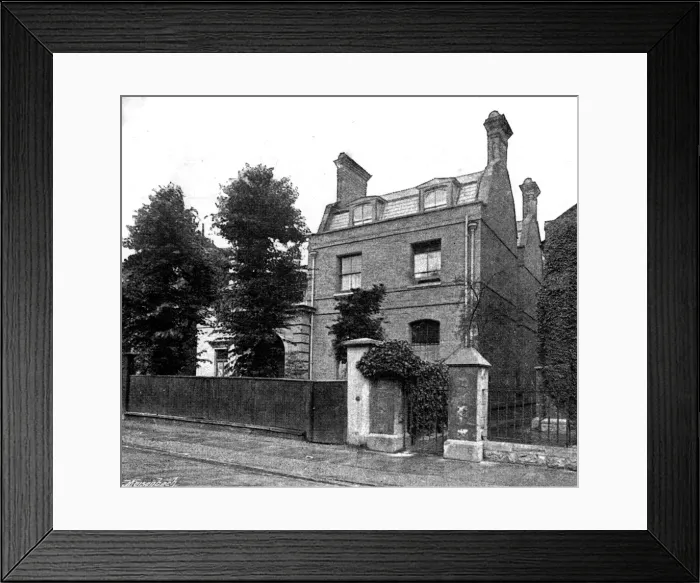 Framed Print : th Huxley / St Johns Wood Framed Print : th Huxley / St Johns Wood