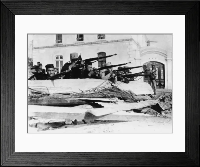 Framed Print : Fighting in Lisboa