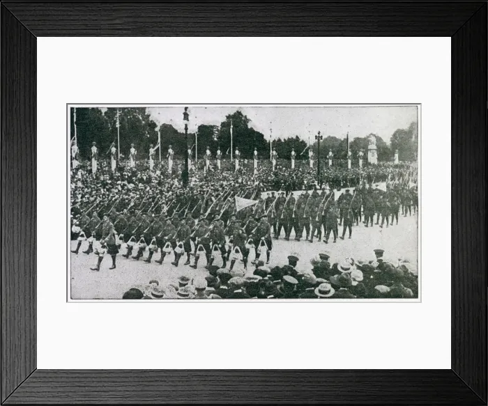 Framed Print : Peace Parade in London, to celebrate the end of World War One