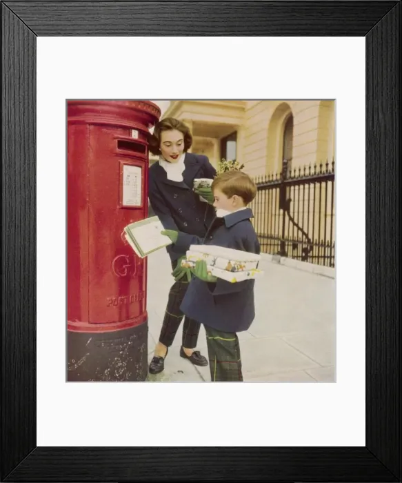Framed Print : Posting Christmas parcels Framed Print : Posting Christmas parcels