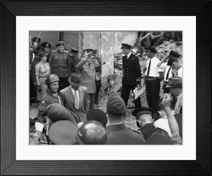 Framed Print : Winston Churchill Framed Print : Winston Churchill