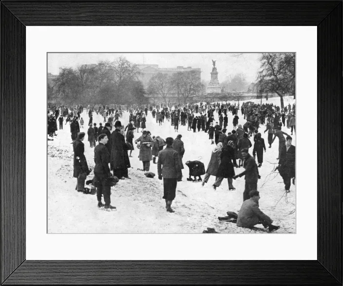 Framed Print : Skating on St. Jamess Park lake during winter of 1947