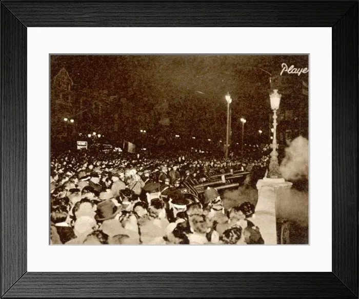 Framed Print : The Republic of Ireland proclaimed: the 21-gun salute Framed Print : The Republic of Ireland proclaimed: the 21-gun salute