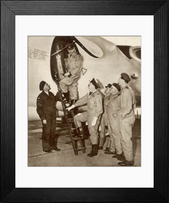 Framed Print : 1957 nuclear test: The men who dropped Britains H-bomb Framed Print : 1957 nuclear test: The men who dropped Britains H-bomb