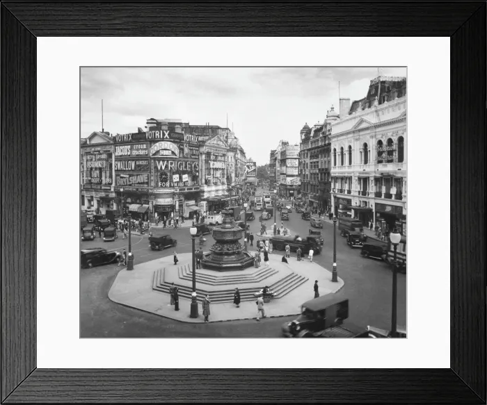 Framed Print : Piccadilly Circus Framed Print : Piccadilly Circus