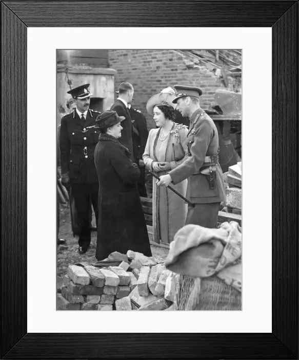 Framed Print : King and Queen tour West London raid damage Framed Print : King and Queen tour West London raid damage