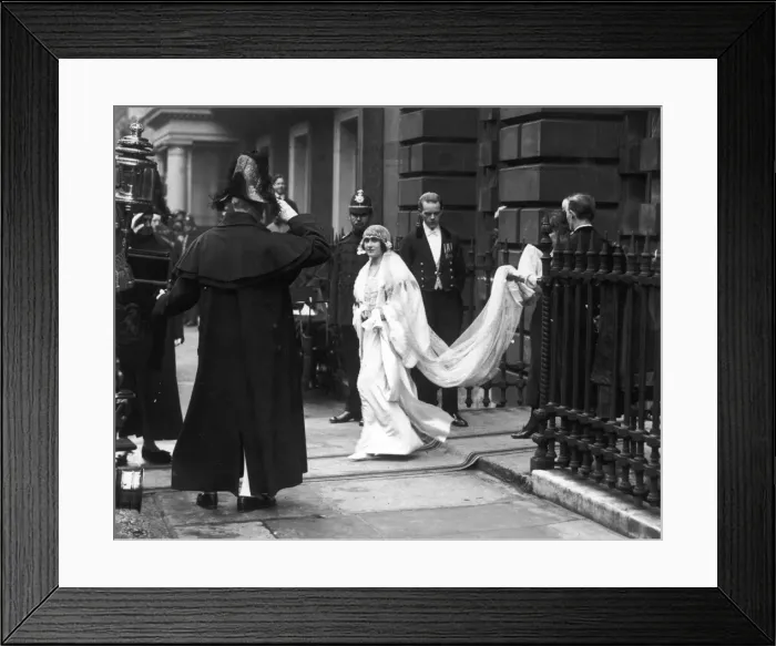 Framed Print : Elizabeth Bowes-Lyon on her wedding day Framed Print : Elizabeth Bowes-Lyon on her wedding day