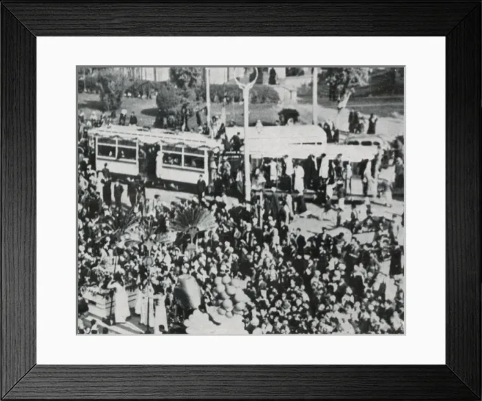 Framed Print : Public celebrations at the royal wedding Framed Print : Public celebrations at the royal wedding