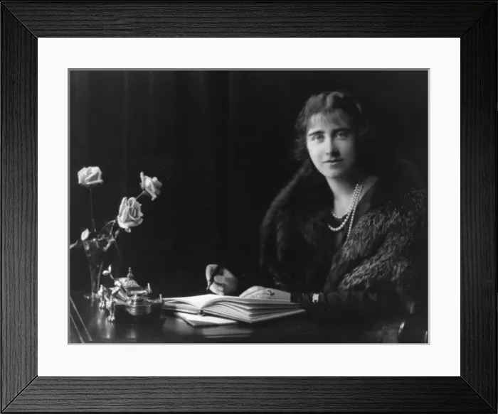 Framed Print : Lady Elizabeth Bowes-Lyon, Duchess of York Framed Print : Lady Elizabeth Bowes-Lyon, Duchess of York