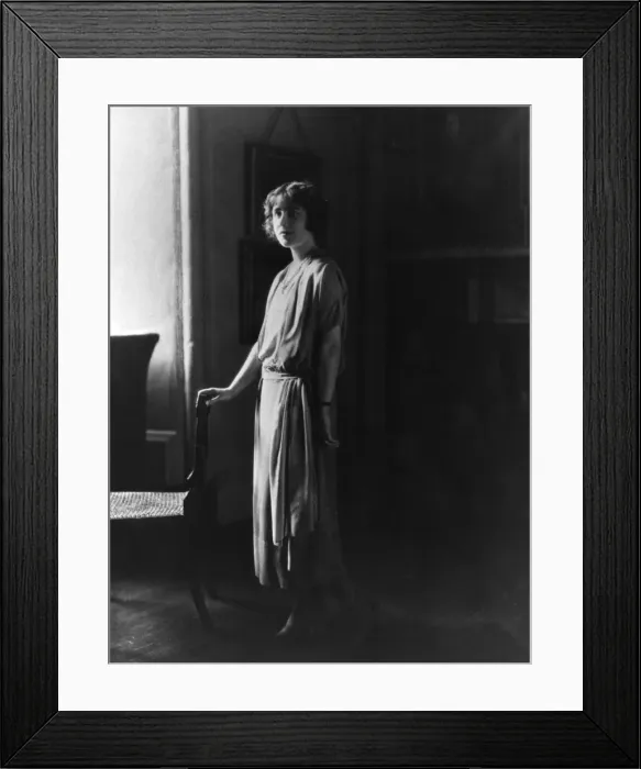Framed Print : Lady Elizabeth Bowes-Lyon, Duchess of York Framed Print : Lady Elizabeth Bowes-Lyon, Duchess of York
