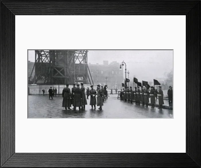 Framed Print : Preparing for the Unveiling of the Victoria Memorial Framed Print : Preparing for the Unveiling of the Victoria Memorial