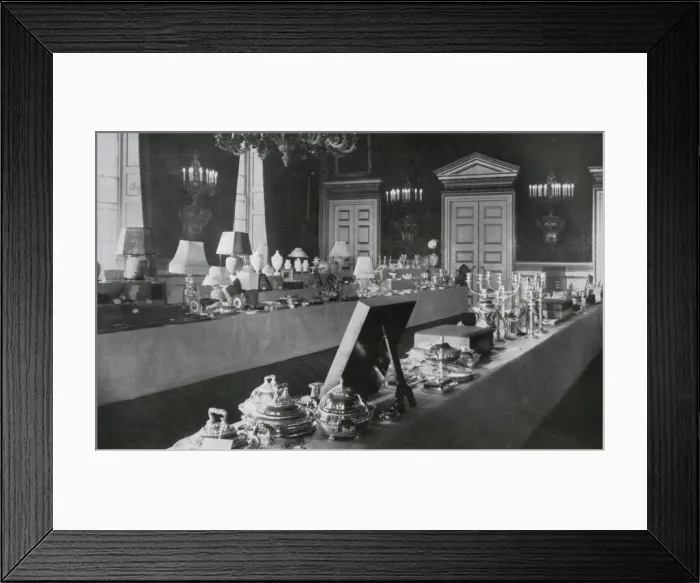 Framed Print : Royal Wedding Presents at St Jamess Palace Framed Print : Royal Wedding Presents at St Jamess Palace