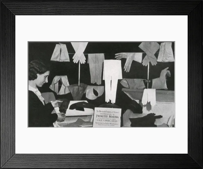 Framed Print : Royal Wedding Presents at St Jamess Palace - a practical gif Framed Print : Royal Wedding Presents at St Jamess Palace - a practical gif