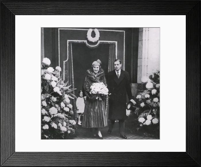 Framed Print : Duke and Duchess of Kent depart on honeymoon Framed Print : Duke and Duchess of Kent depart on honeymoon