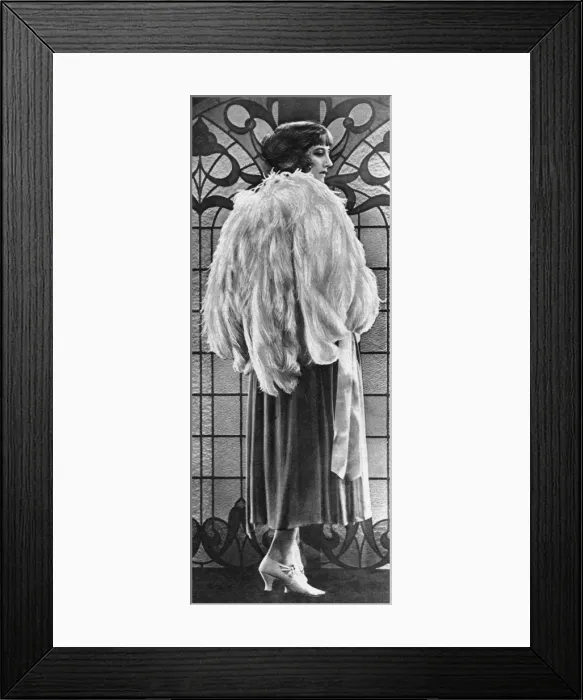 Framed Print : Wedding gift to Lady Elizabeth Bowes-Lyon Framed Print : Wedding gift to Lady Elizabeth Bowes-Lyon
