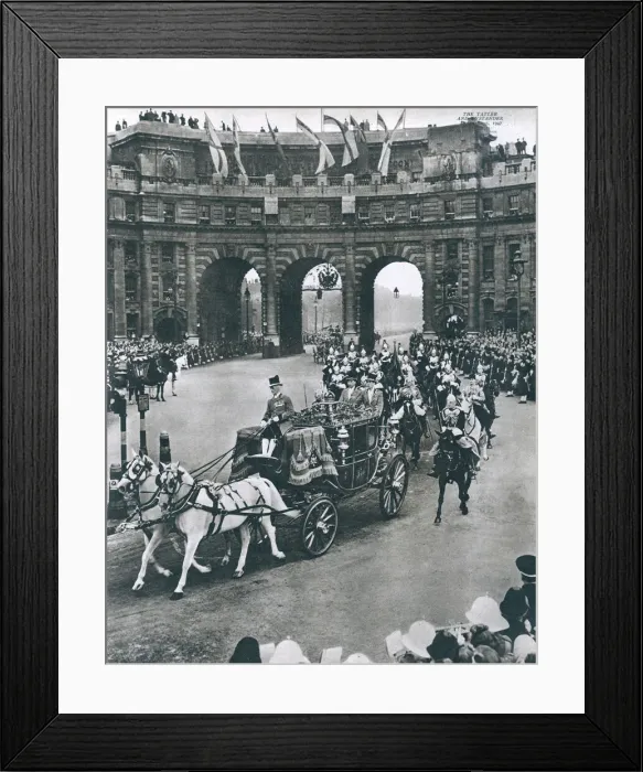 Framed Print : Royal Wedding 1947 - bridal procession Framed Print : Royal Wedding 1947 - bridal procession
