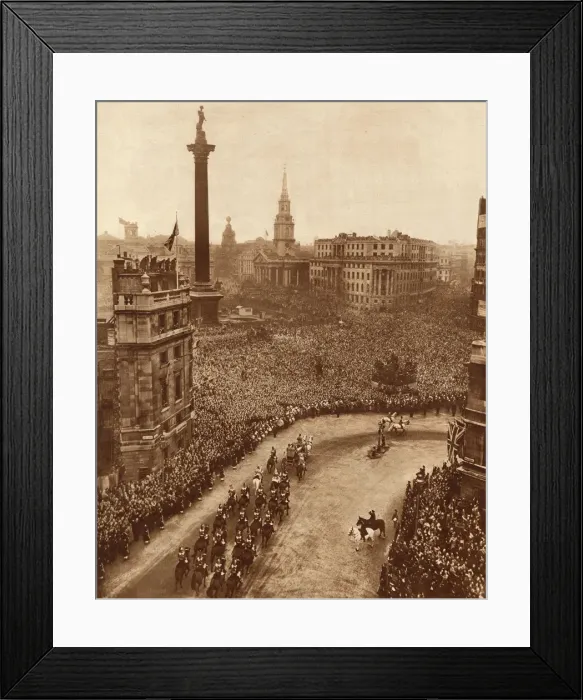 Framed Print : Royal Wedding 1947 - crowd in Trafalgar Square Framed Print : Royal Wedding 1947 - crowd in Trafalgar Square