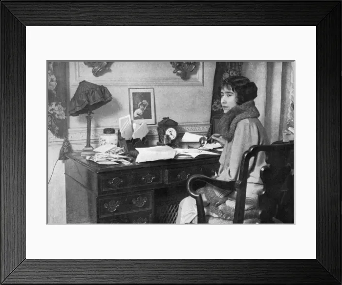 Framed Print : Lady Elizabeth Bowes-Lyon Framed Print : Lady Elizabeth Bowes-Lyon