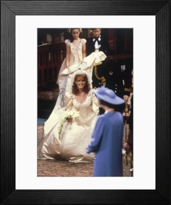 Framed Print : Royal Wedding 1986 - Fergie curtseys to the Queen Framed Print : Royal Wedding 1986 - Fergie curtseys to the Queen
