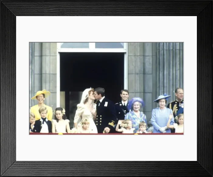 Framed Print : Royal Wedding 1986 - Kiss on the balcony Framed Print : Royal Wedding 1986 - Kiss on the balcony