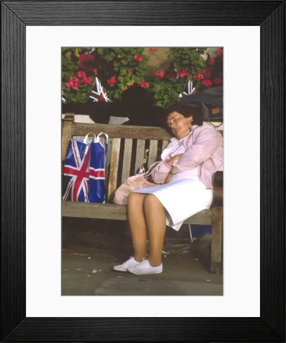 Framed Print : Royal wedding 1986 - sleeping spectator Framed Print : Royal wedding 1986 - sleeping spectator