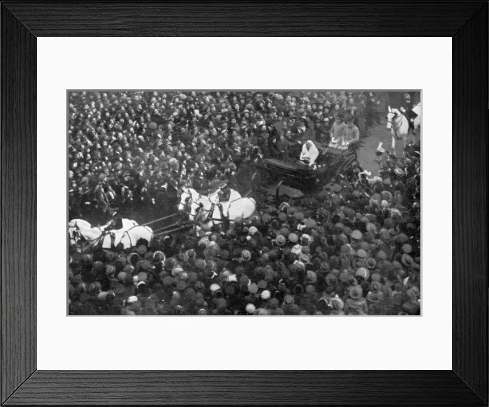Framed Print : Royal Wedding 1919 - leaving Westminster Abbey