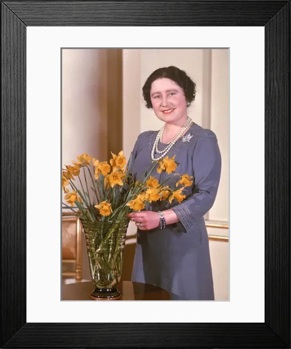 Framed Print : Queen Mother in 1942 Framed Print : Queen Mother in 1942