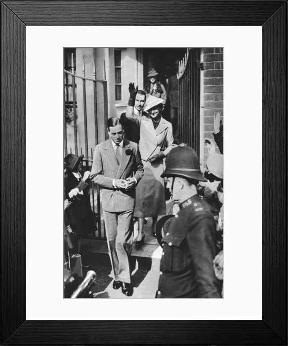 Framed Print : Future Duke and Duchess of Kent leaving studio of de Laszlo Framed Print : Future Duke and Duchess of Kent leaving studio of de Laszlo