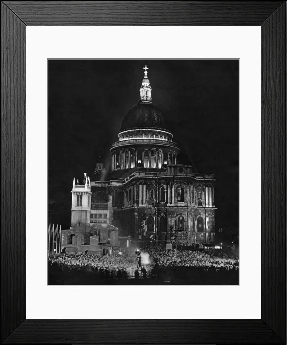 Framed Print : Celebration outside St Pauls Cathedral, London Framed Print : Celebration outside St Pauls Cathedral, London