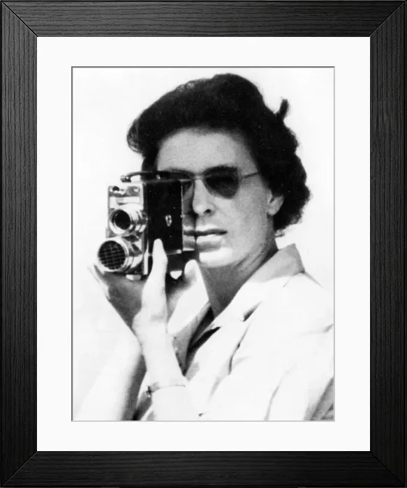 Framed Print : Queen Elizabeth II uses a cine camera Framed Print : Queen Elizabeth II uses a cine camera