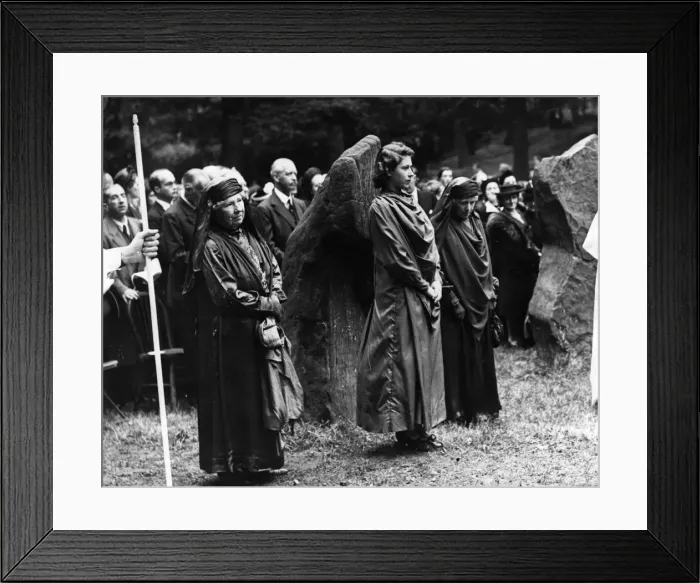Framed Print : Princess Elizabeth invested as a bard Framed Print : Princess Elizabeth invested as a bard