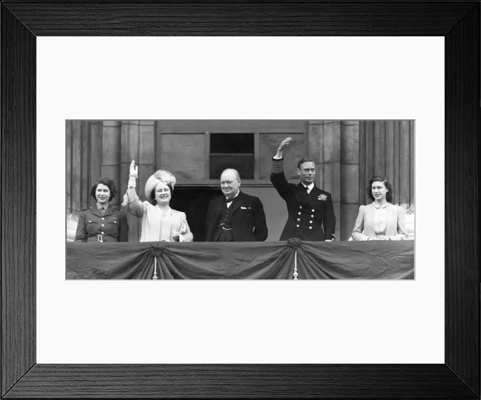 Framed Print : VE Day - royal family and Churchill on balcony Framed Print : VE Day - royal family and Churchill on balcony
