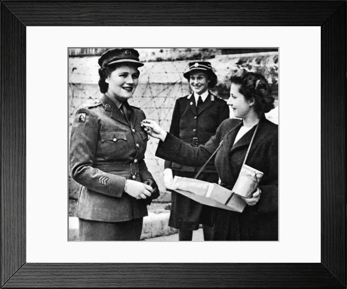 Framed Print : Mary Churchill supporting Russian flag day, 1944 Framed Print : Mary Churchill supporting Russian flag day, 1944