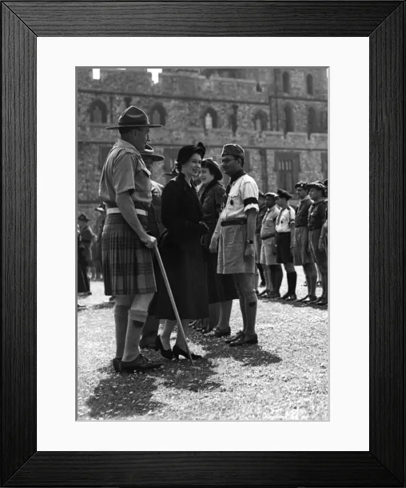 Framed Print : Queen Elizabeth and scouts, 1952 Framed Print : Queen Elizabeth and scouts, 1952
