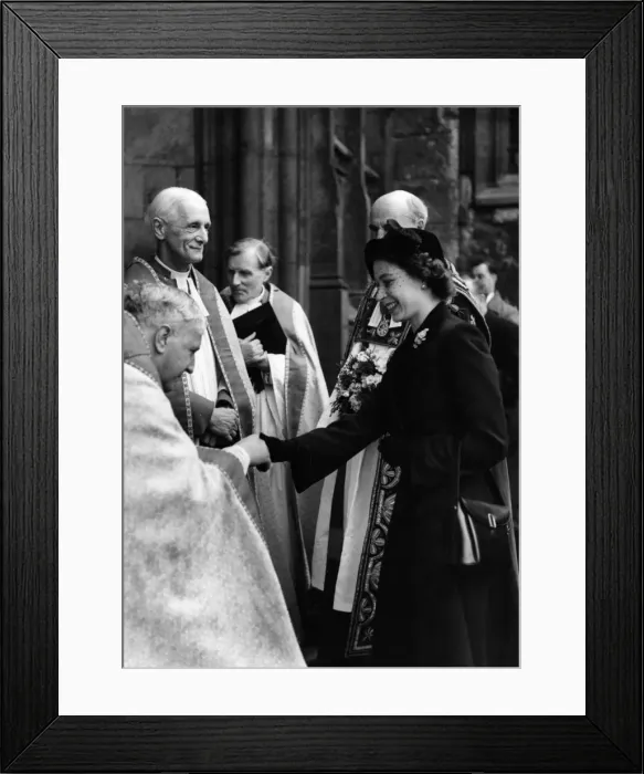 Framed Print : Princess Elizabeth distributes Maundy money, 1952 Framed Print : Princess Elizabeth distributes Maundy money, 1952