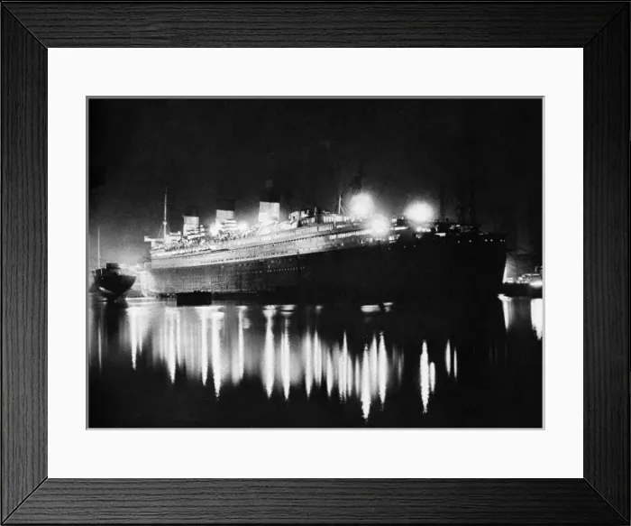 Framed Print : RMS Queen Mary, floodlit at night Framed Print : RMS Queen Mary, floodlit at night