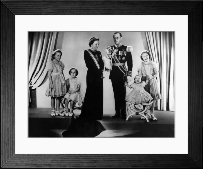 Framed Print : Queen Juliana of the Netherlands and children Framed Print : Queen Juliana of the Netherlands and children