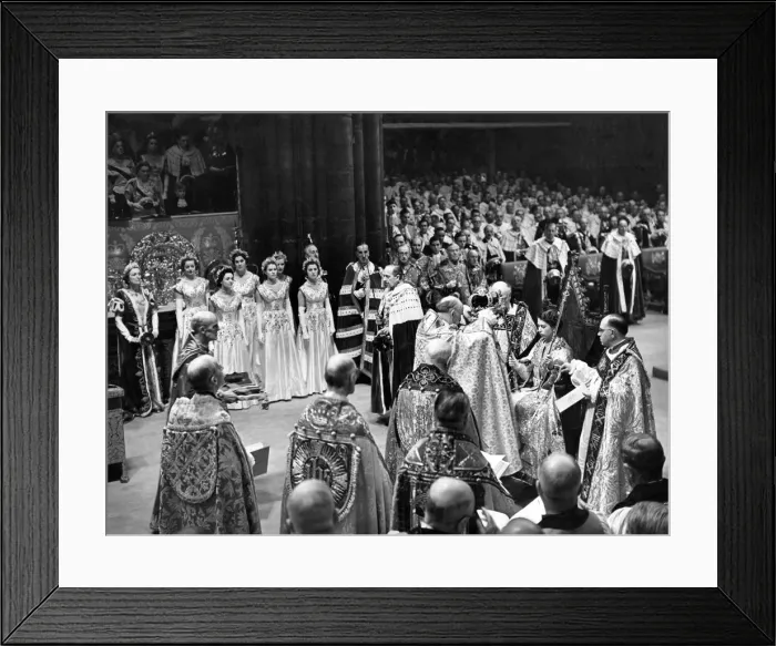 Framed Print : Queen Elizabeth II is crowned Framed Print : Queen Elizabeth II is crowned