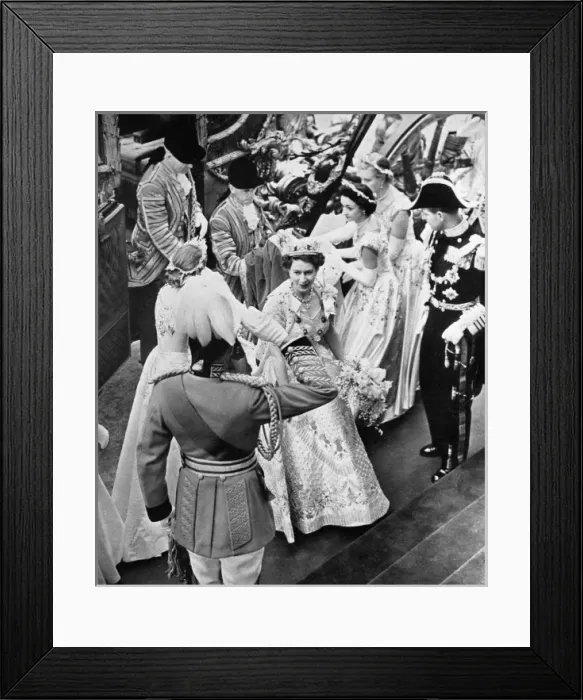 Framed Print : Queen Elizabeth II arrives at the Abbey for Coronation, 1953 Framed Print : Queen Elizabeth II arrives at the Abbey for Coronation, 1953