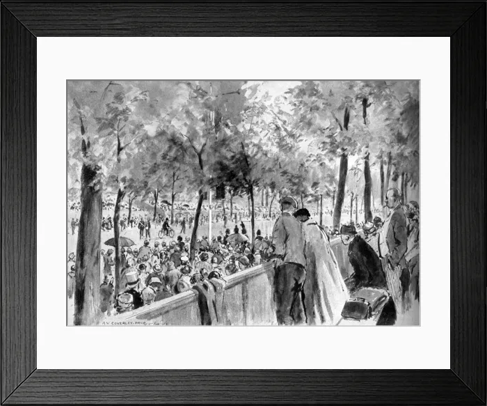 Framed Print : Crowds in the Mall, Coronation day, 1953 Framed Print : Crowds in the Mall, Coronation day, 1953