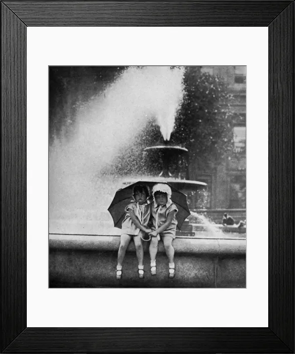 Framed Print : Cooling off in Trafalgar Square