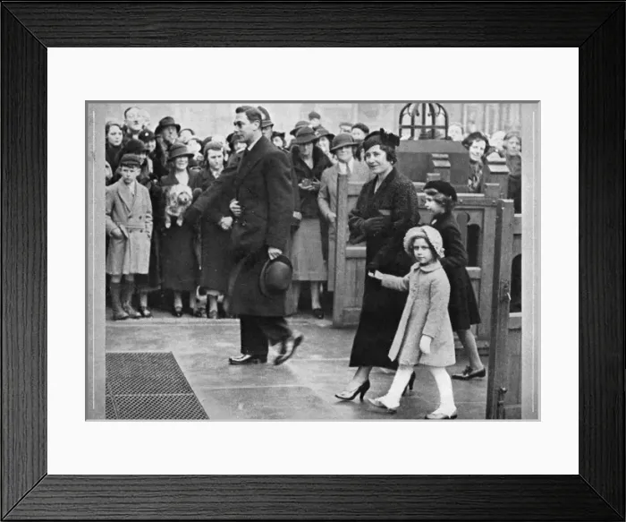 Framed Print : King and Queen with Princesses Elizabeth and Margaret