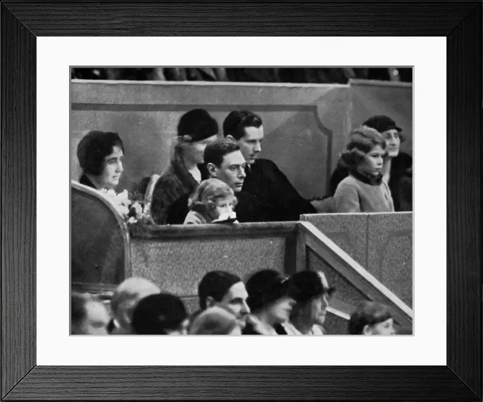 Framed Print : Princesses Elizabeth and Margaret with their parents Framed Print : Princesses Elizabeth and Margaret with their parents