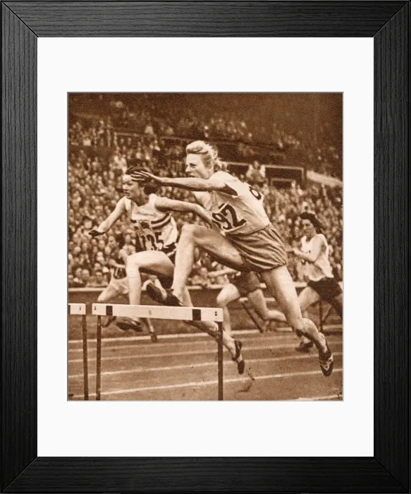 Framed Print : Fanny Blankers-Koen hurdling, 1948 London Olympics Framed Print : Fanny Blankers-Koen hurdling, 1948 London Olympics