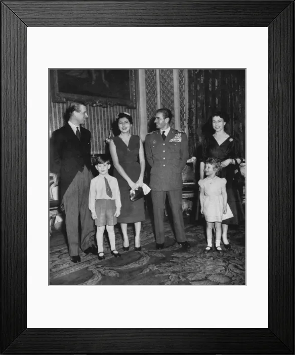 Framed Print : The Queen entertains the Shah of Persia