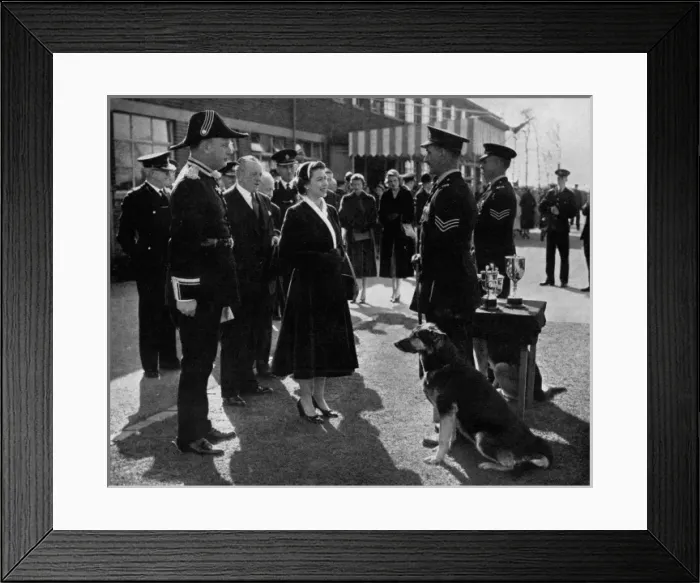 Framed Print : The Queen visits the Police Headquarters at Hutton, Preston Framed Print : The Queen visits the Police Headquarters at Hutton, Preston