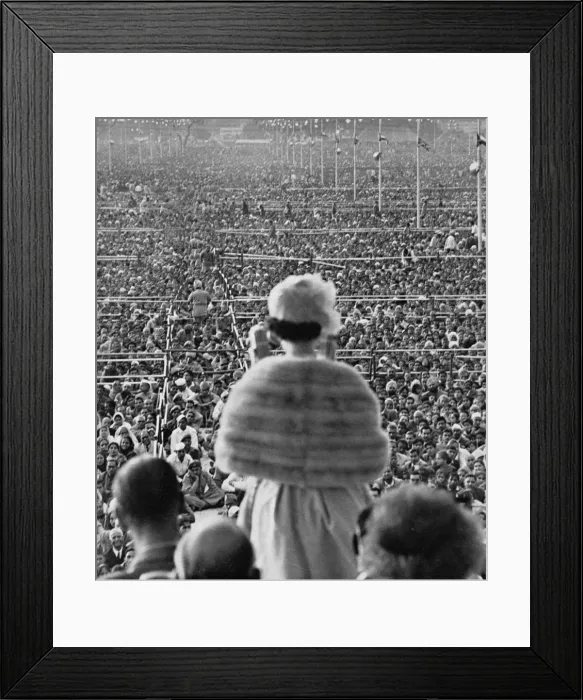 Framed Print : Queen Elizabeth II - royal tour of India