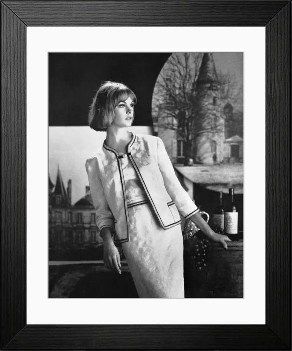 Framed Print : Jean Shrimpton in Susan Small Framed Print : Jean Shrimpton in Susan Small