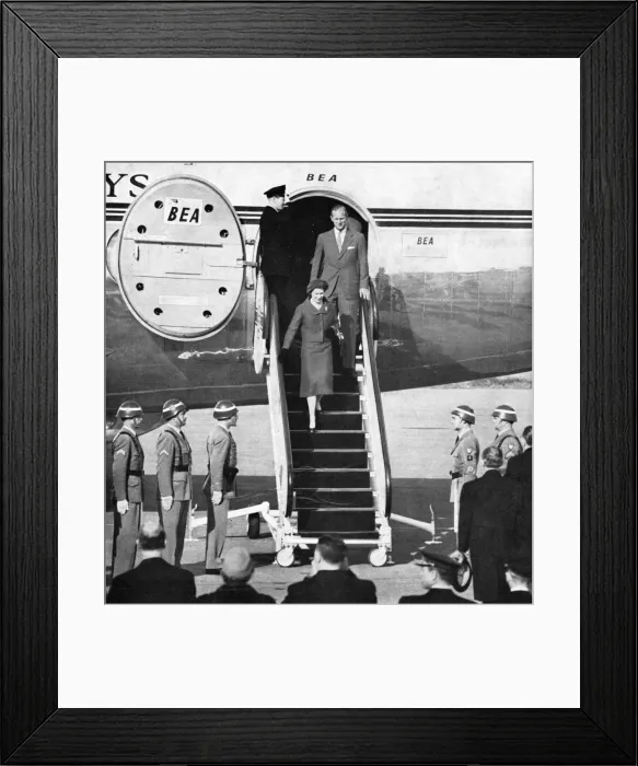 Framed Print : Queen Elizabeth II arrives in Portugal for State visit