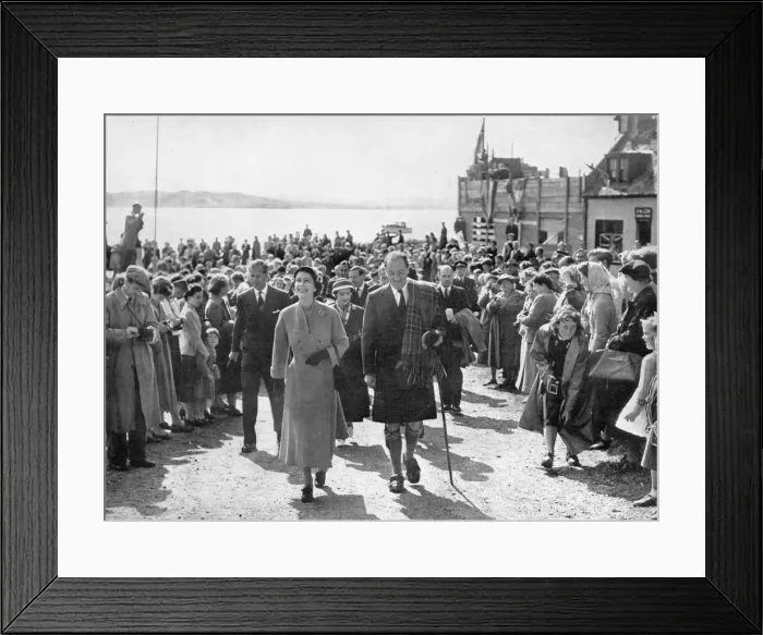 Framed Print : Queen Elizabeth II at Iona Framed Print : Queen Elizabeth II at Iona